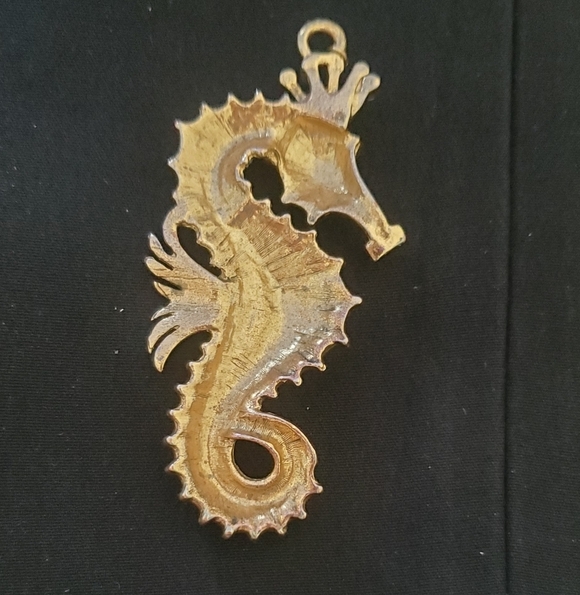 Vintage Hattie Carnegie Figural Seahorse Goldtone Statement Pendant Rare - Picture 5 of 6